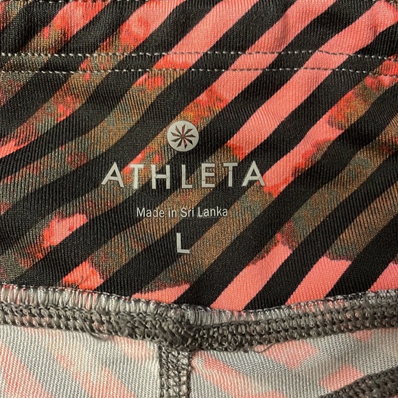 Athleta Large woman’s cropped length leggings zip pocket elastic tie in waist - Picture 8 of 8